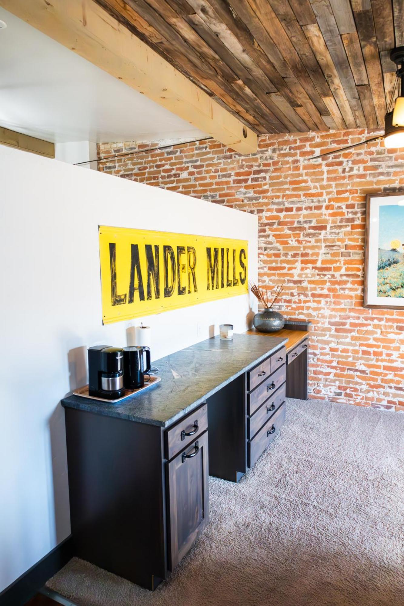 Millhouse * Lander
